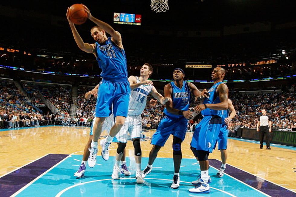 Late Turnover Dooms Hornets In Close Loss To Mavericks