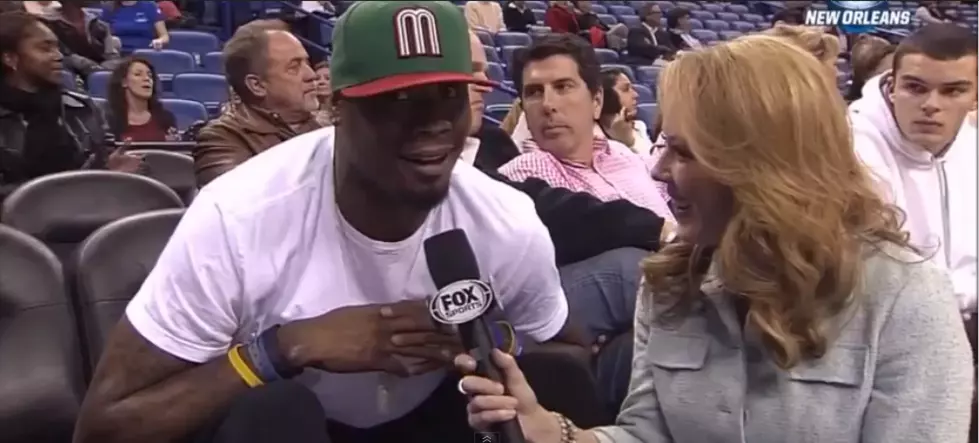NFL WR Jacoby Jones Gives Awkward Live Interview During Pelicans Game [Video]