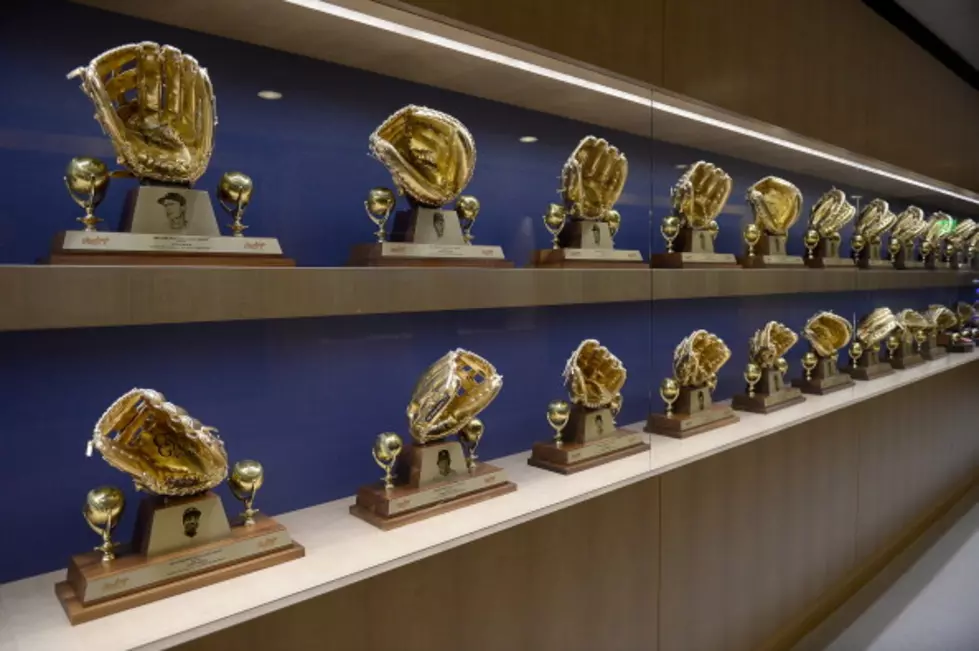 MLB Hands Out Gold Gloves Awards – VIDEO
