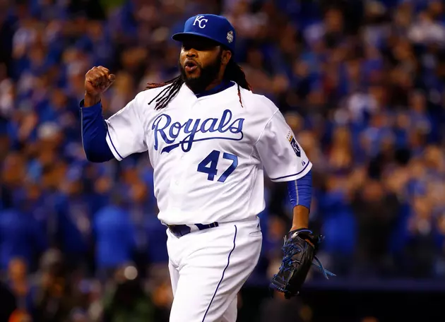 Johnny Cueto Pitches Royals To 7-1 Win In Game Two Of World Series &#8211; VIDEO