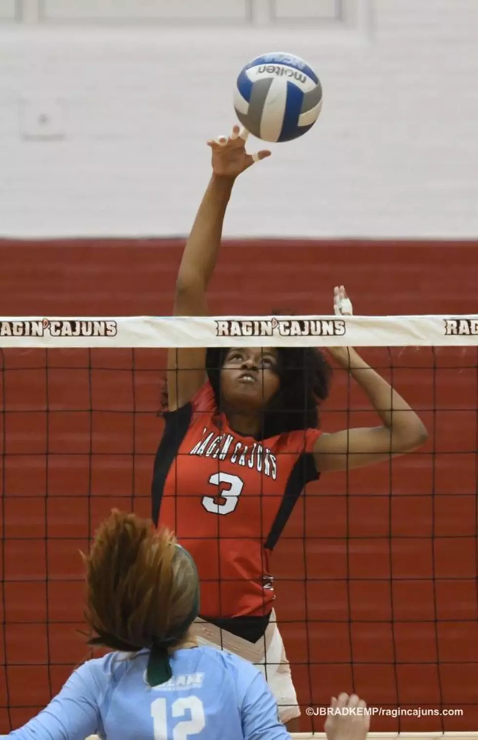 Cajuns’ Volleyball Splits With Tulane