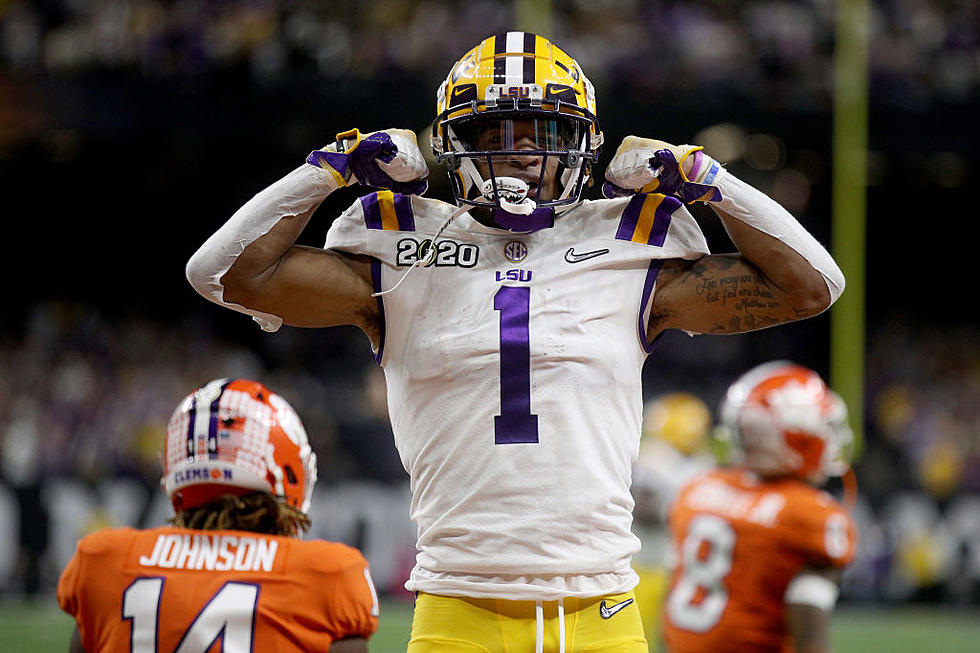 LSU Honors Junior WR Ja'Marr Chase With 7 Jersey