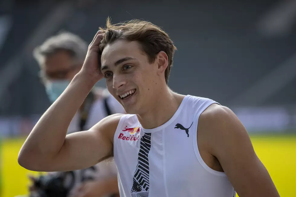 Lafayette’s Mondo Duplantis Sets Outdoor Pole Vault Record [Video]