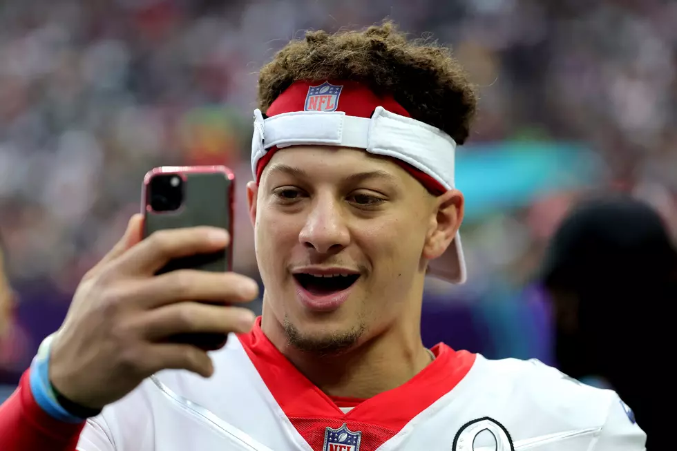 Mahomes Finds Loophole to Promote Beer Despite NFL Rule Not To