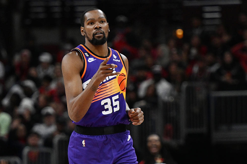 Kevin Durant Suffered a New Injury in a Bizarre Fashion During Warmups (Video)