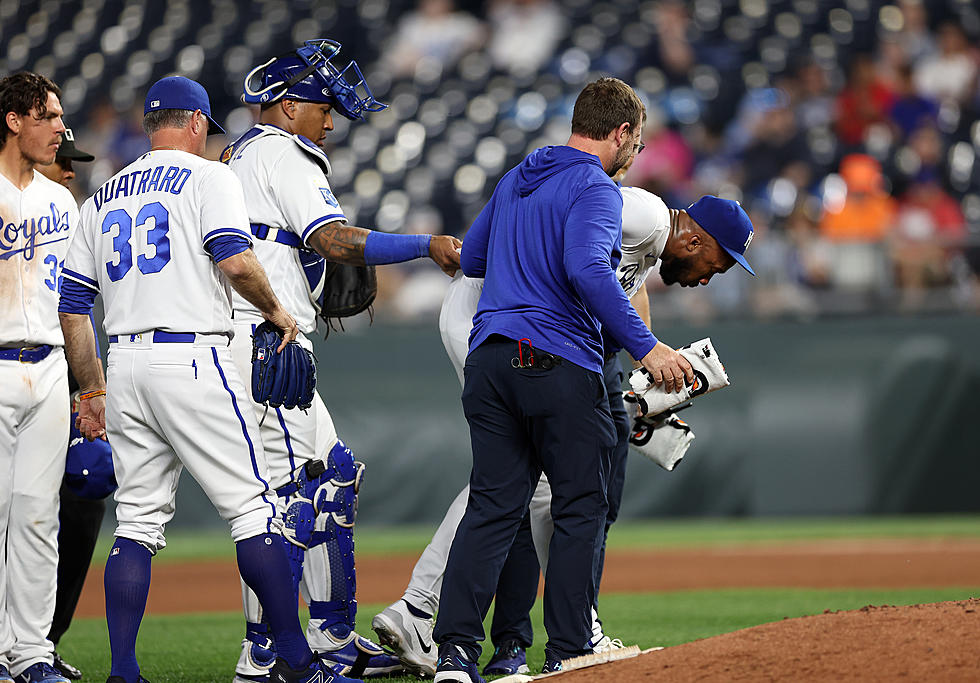 WATCH &#8211; MLB Pitcher Throws Pitch Then Throws Up