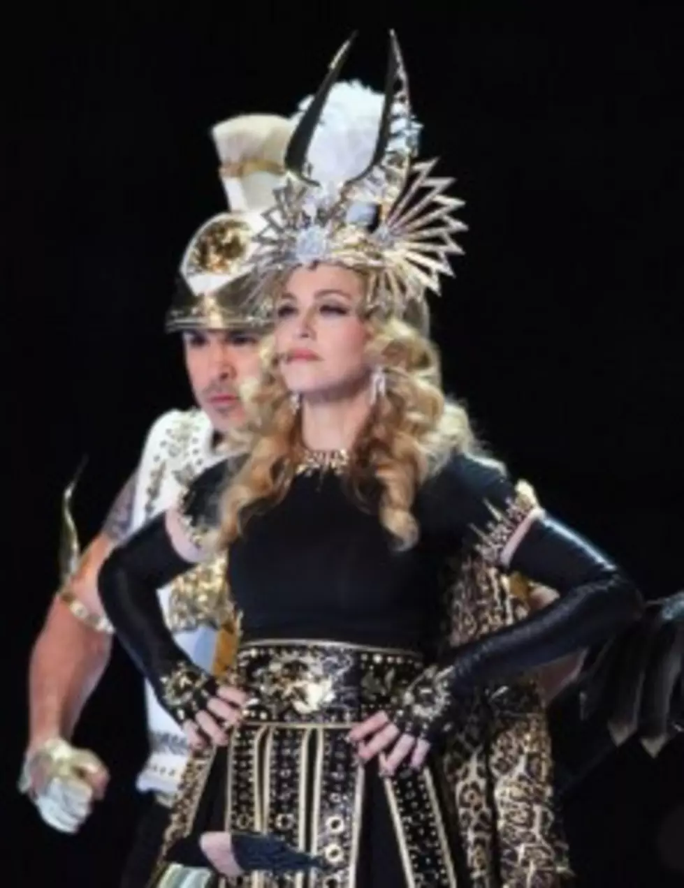 Madonna, MIA, and the Middle Finger &#8211; Was it Really a Big Deal? [VIDEO, POLL]