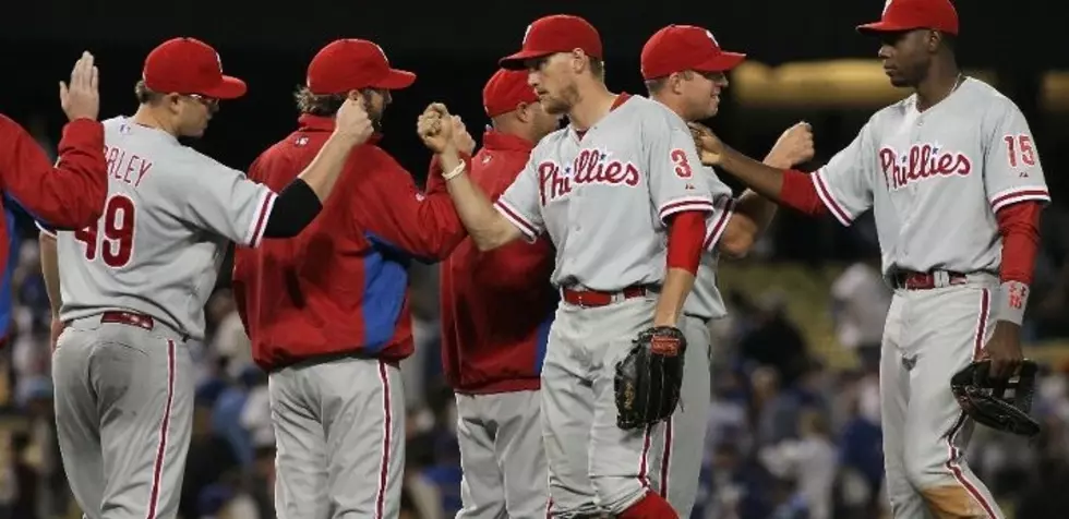 Phillies Use Late Rally to Beat Dodgers