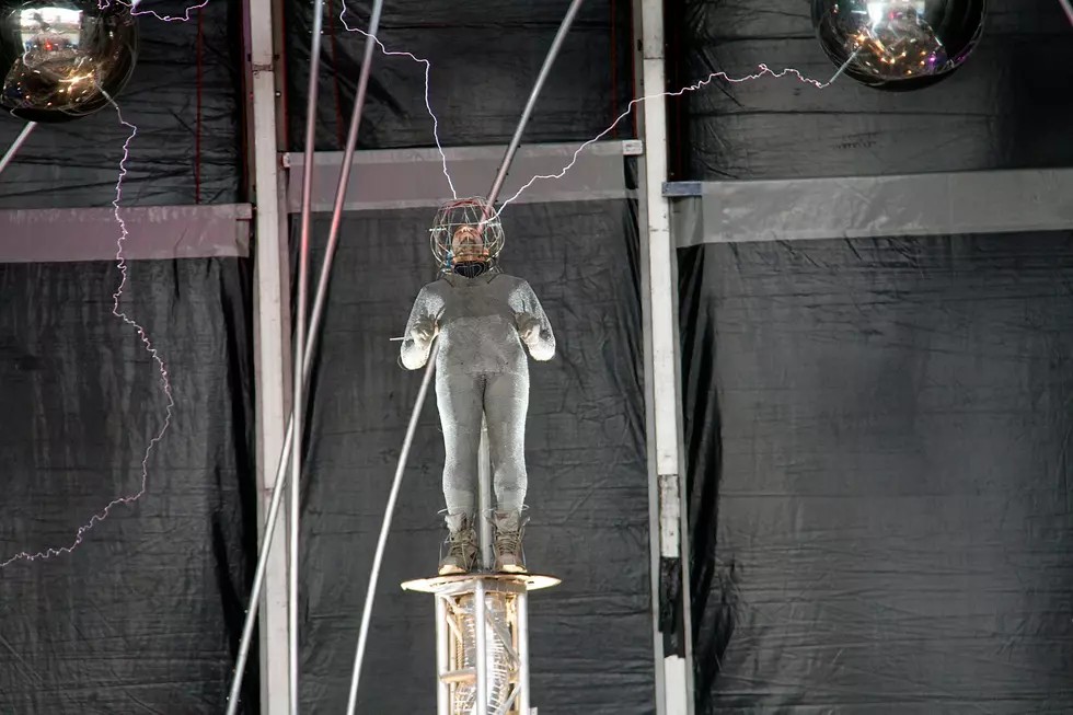 David Blaine Wraps Up High-Voltage NYC Stunt
