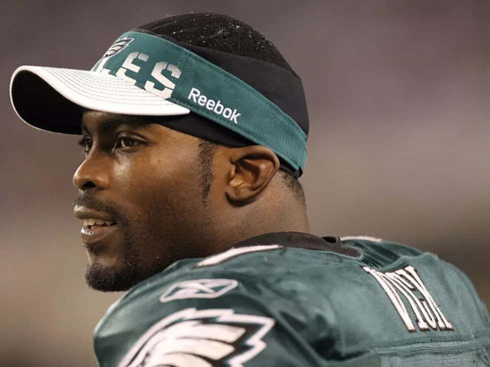 Eagles’ QB Vick Says He is a Dog Owner Once Again