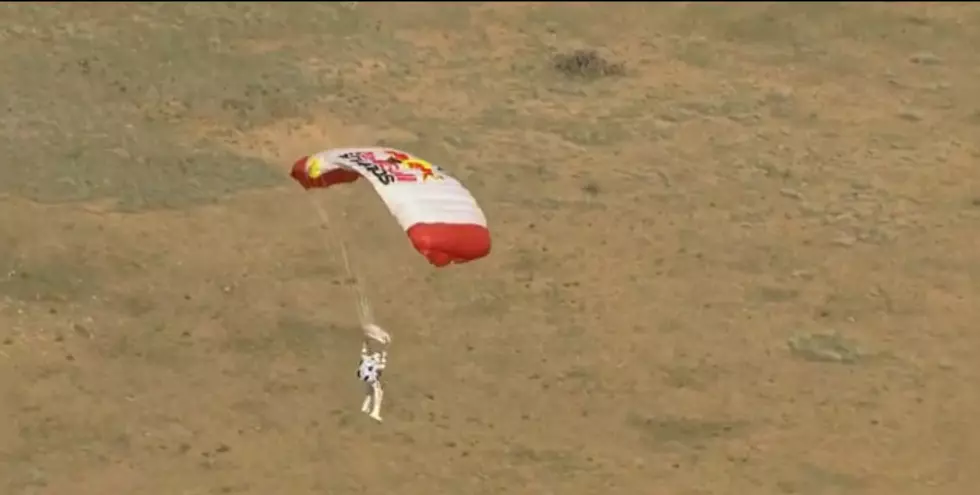 Skydiver&#8217;s 23-Mile Jump To Earth A Success [VIDEO]