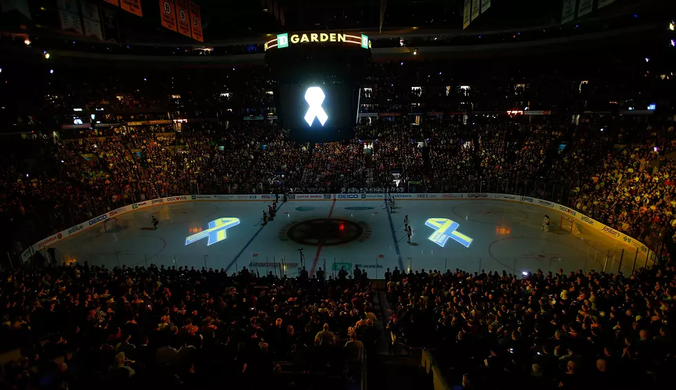 Boston Bruins Fans Emotionally Sing National Anthem Before Game [VIDEO]