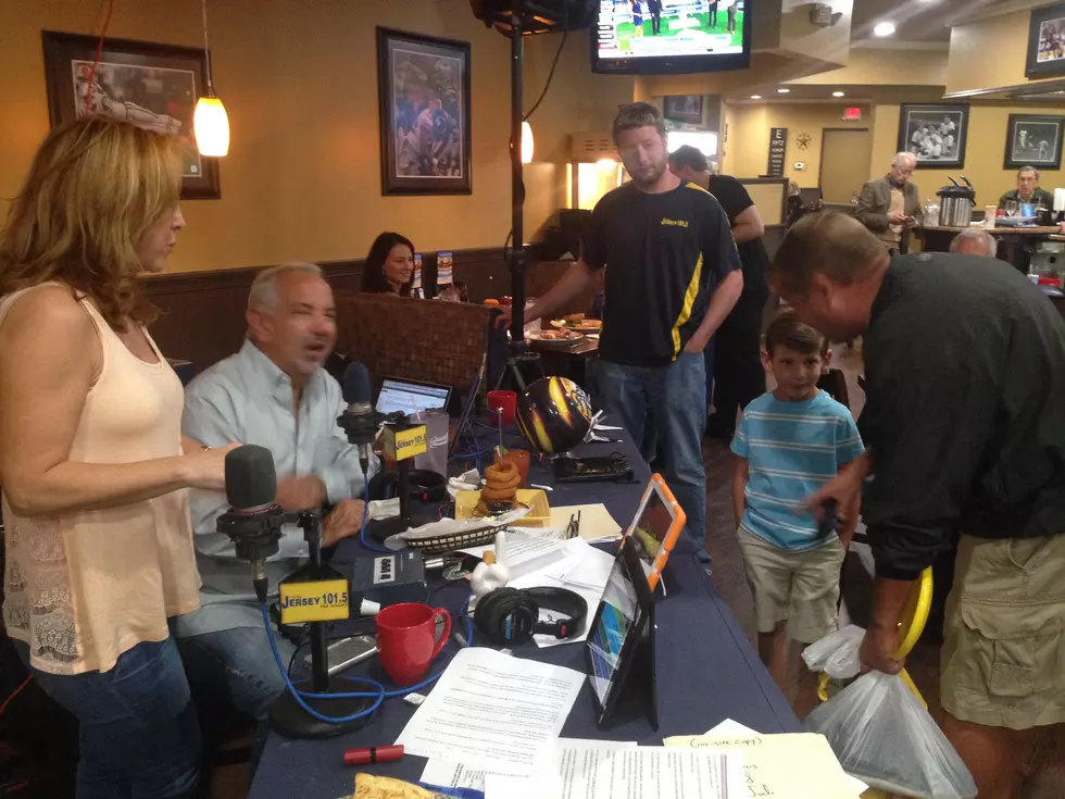 Join Dennis and Judi Live on the Lunch Tour at Houlihan’s in Woodbridge [10/18]