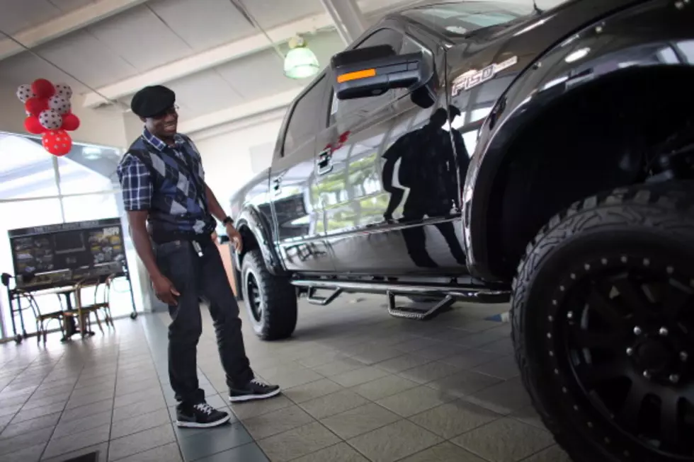 Holiday Weekend Gives a Boost to Auto Sales