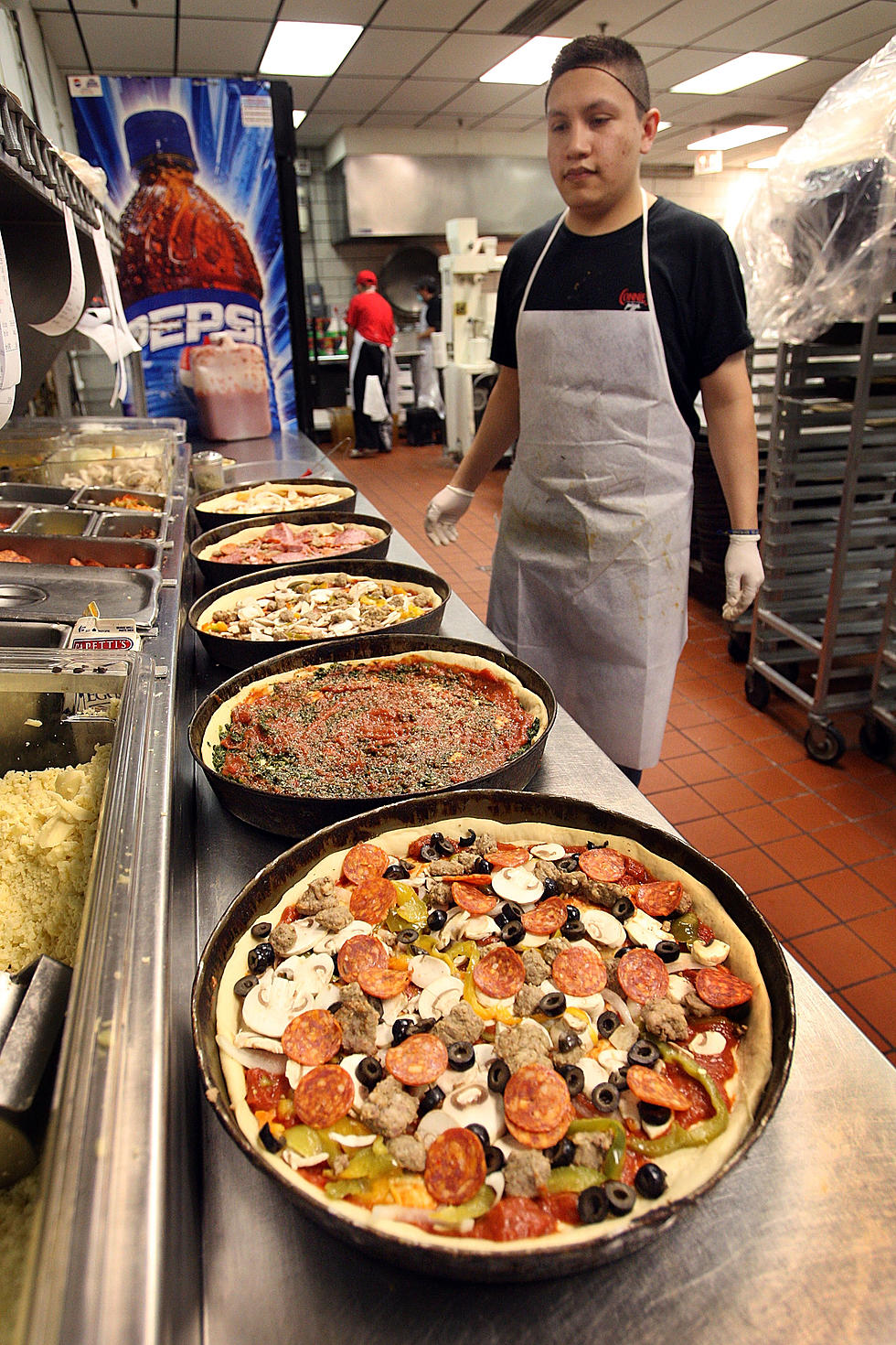 Justice Scalia Doesn’t Think Deep Dish Pizza is Pizza – Do You? [POLL]