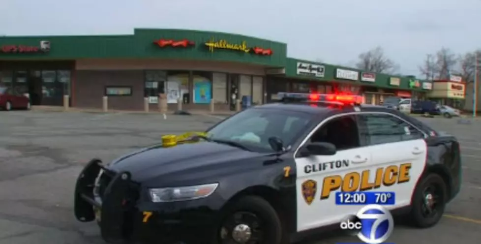 One Killed in Shopping Center Stabbing