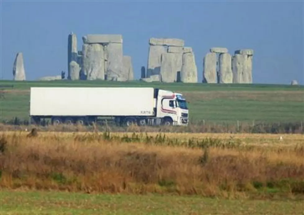 Tunnel to silence traffic roar at Stonehenge site