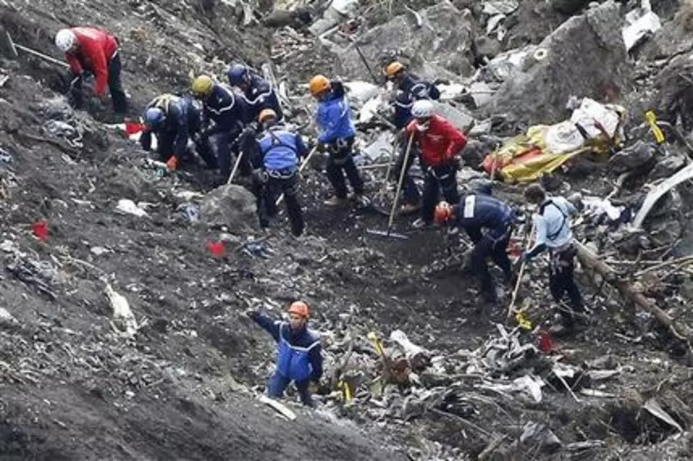 Painstaking recovery mission at treacherous Alps plane crash site
