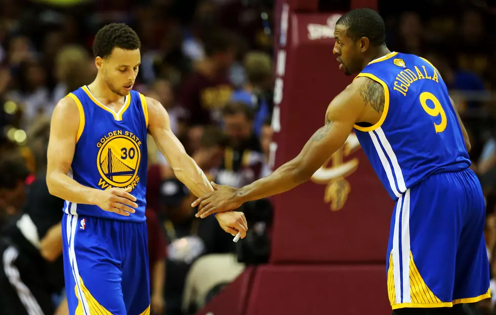 Warriors rout Cavs to tie NBA Finals