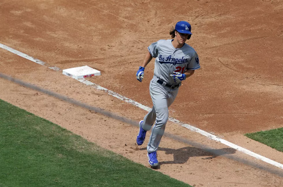 Greinke homers, pitches Dodgers past Phils