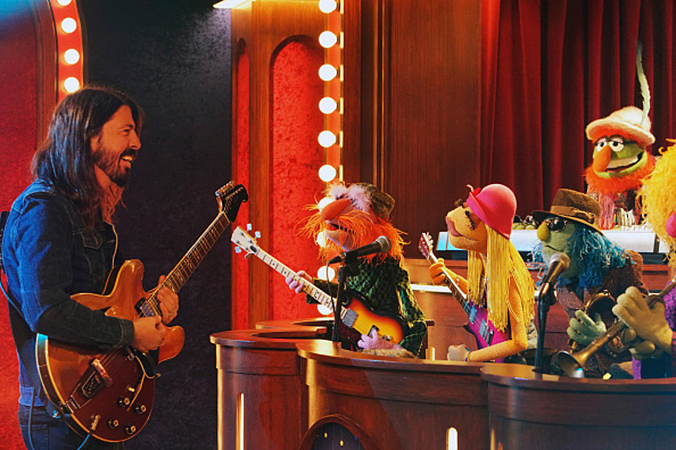 Dave Grohl performs “Learn to Fly” with The Muppets (Watch)