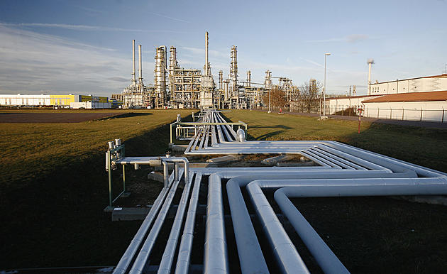 Natural gas plunges on mild weather