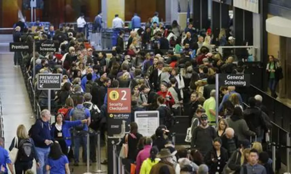 Senators to airlines: Drop bag fees to shorten airport lines