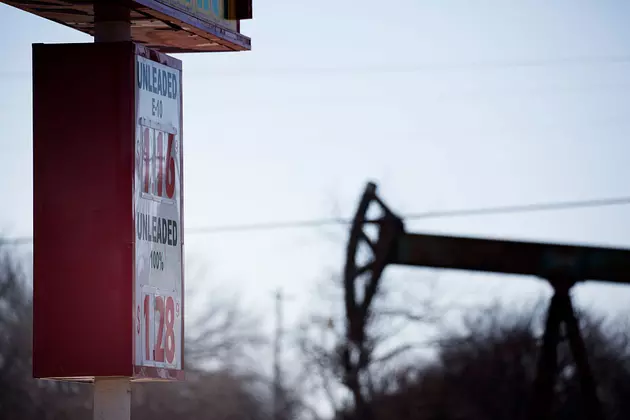 Oklahoma regulators probing oil, gas near site of new quakes