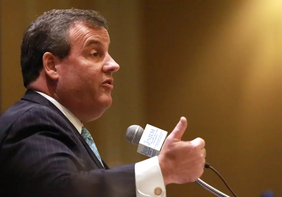 Lawmakers advance plan for raises, paving way for Christie book deal