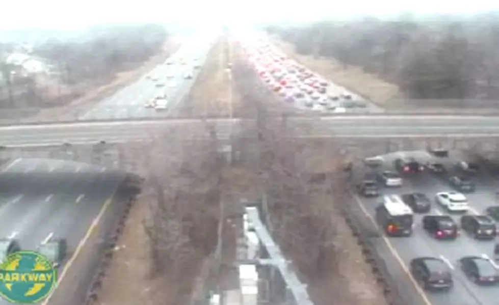 2 Parkway crashes slow down Thursday commute