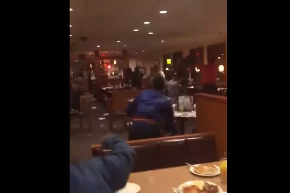 WATCH: Food fight breaks out at Denny&#8217;s