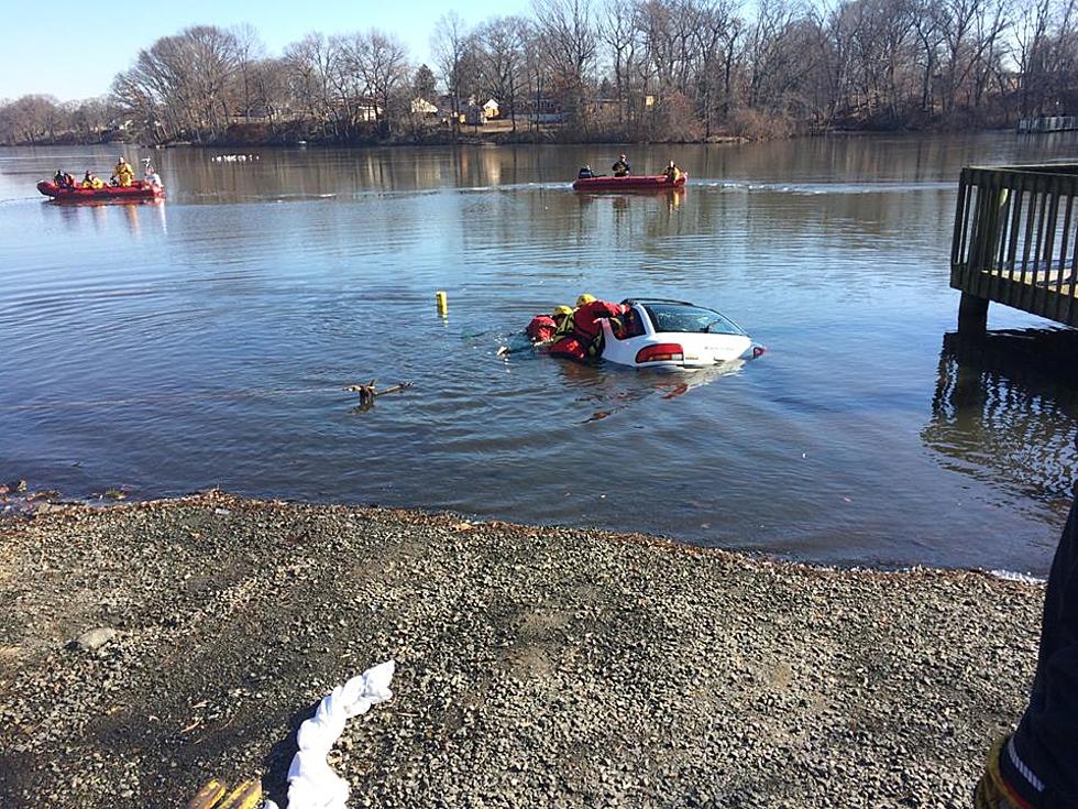 Car plunges into NJ lake: Ice water keeps 2 alive for 20 minutes