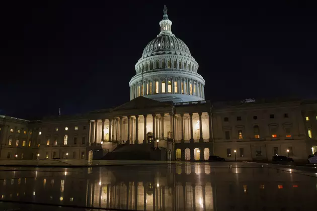 Congress votes to reopen government, passes budget deal