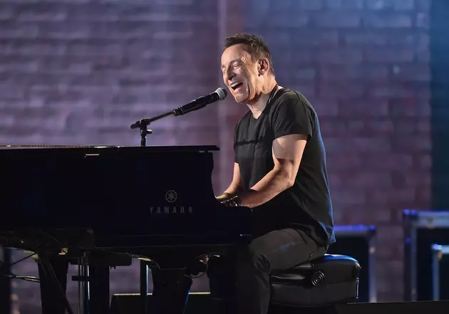 Springsteen Watches NY Giants Game at Wonder Bar in Asbury