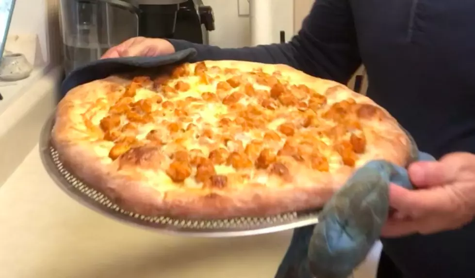 How to make a Buffalo chicken pizza