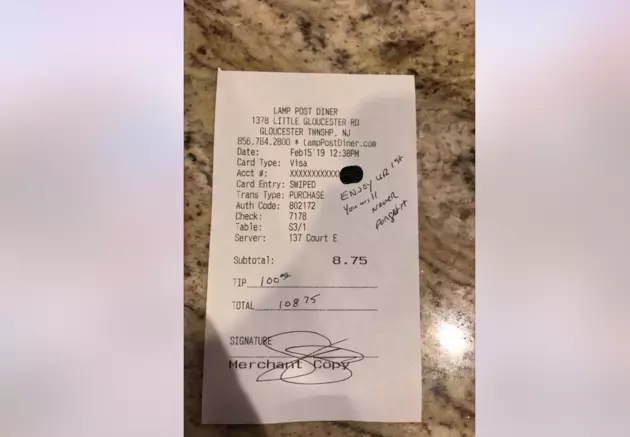 Cop tips pregnant waitress $100 — #BlueFriday