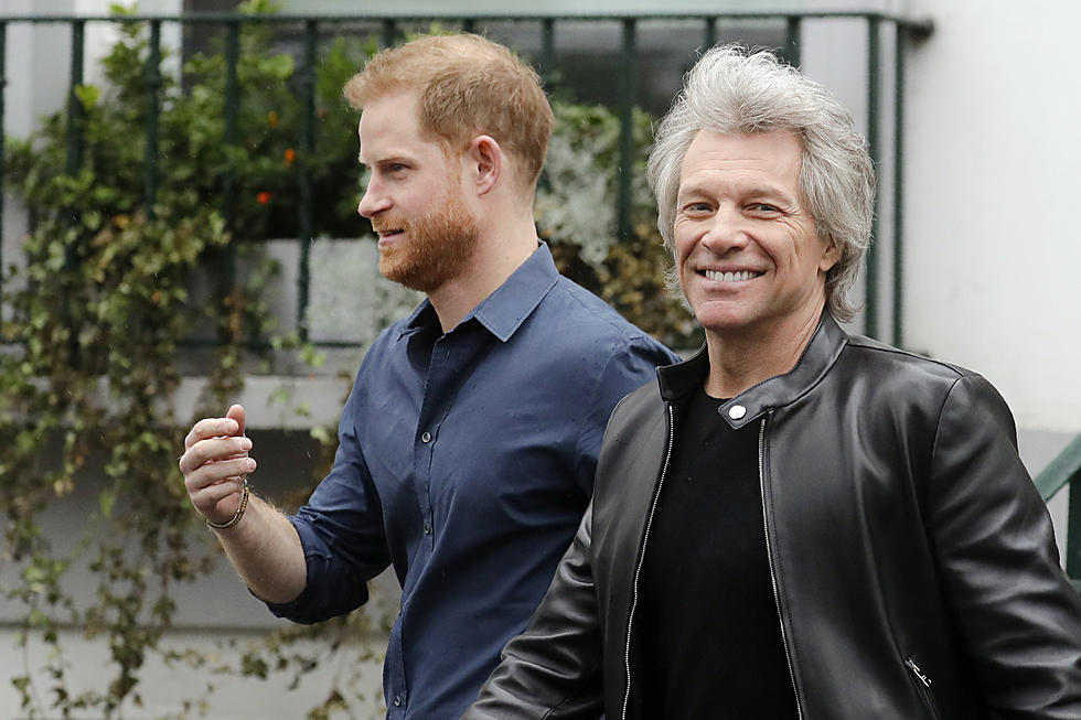 Bon Jovi walks the Abbey Road walk