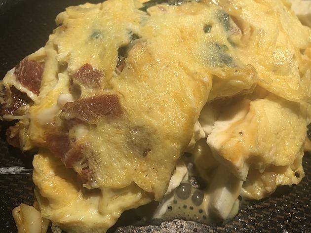 The best breakfast for dinner: a homemade omelette