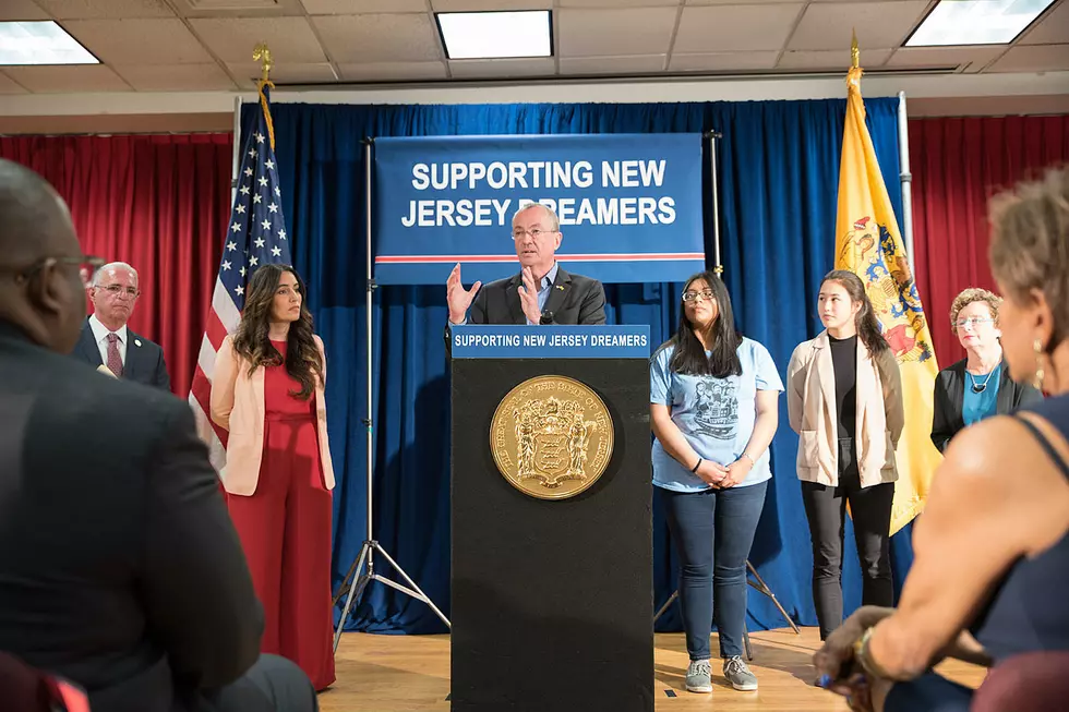 NJ allows unauthorized immigrants to get occupational licenses 