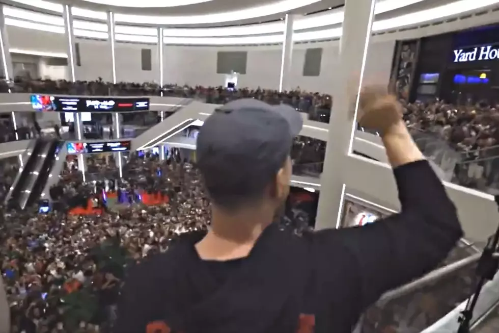 NJ mall gets mobbed during grand opening of YouTube star’s burger joint