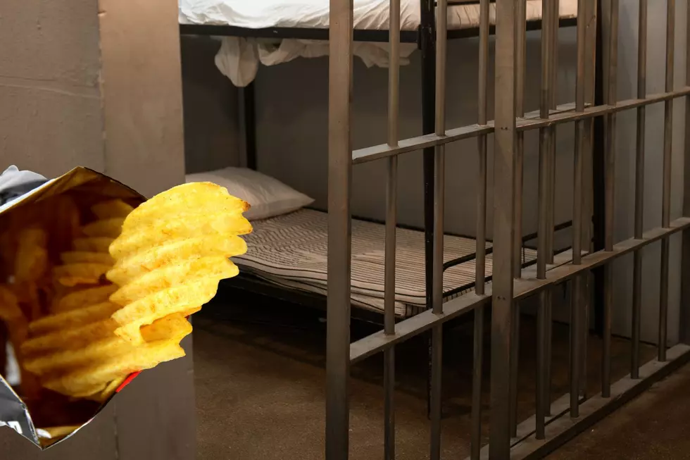 NJ officer admits using potato chip bags to smuggle drugs
