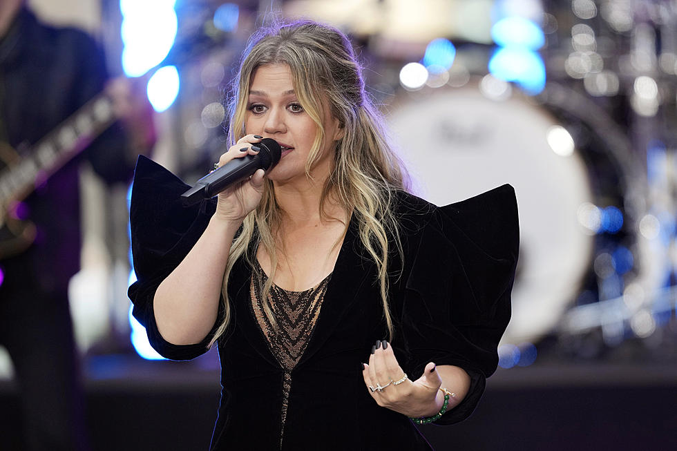 Kelly Clarkson heads to New Jersey for two powerful performances