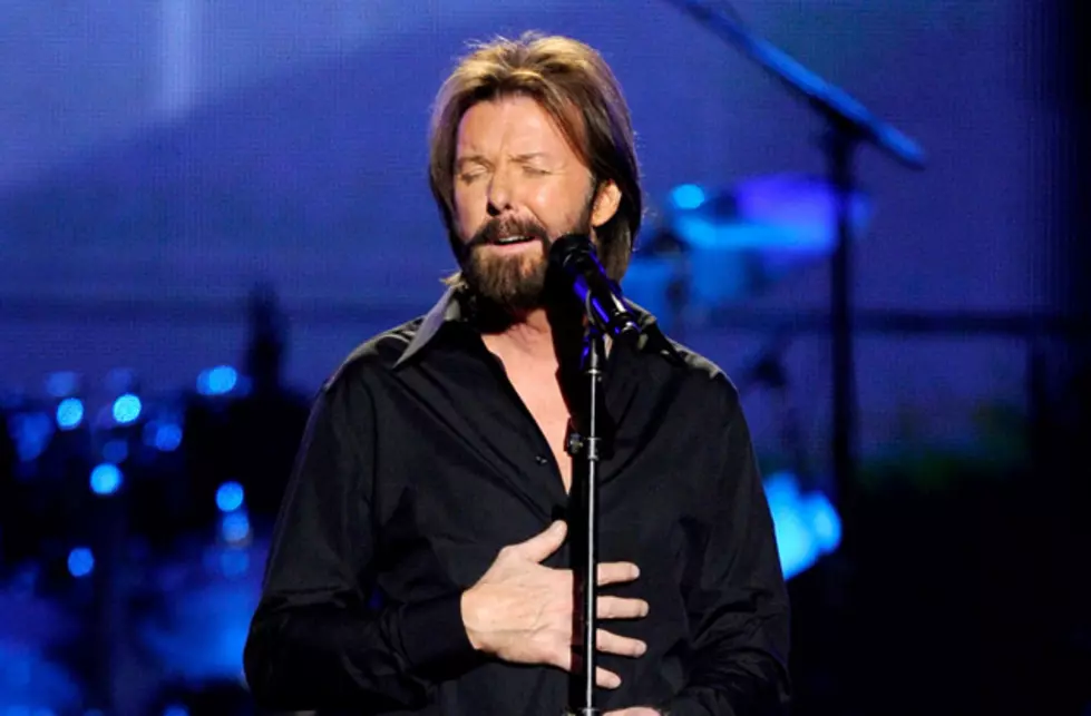 Ronnie Dunn and Blake Shelton Serenade Women of Country [VIDEO]