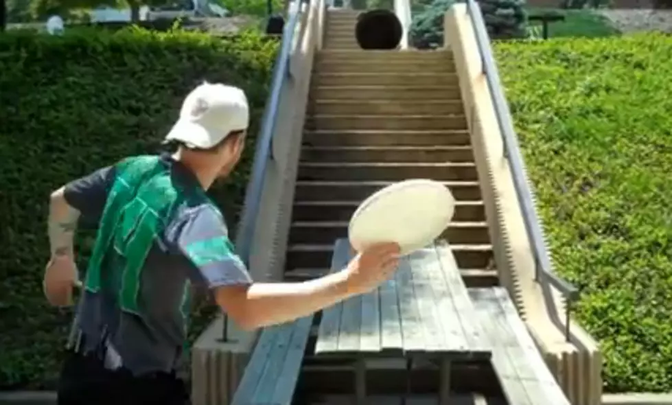 Impressive Frisbee Tricks [VIDEO]