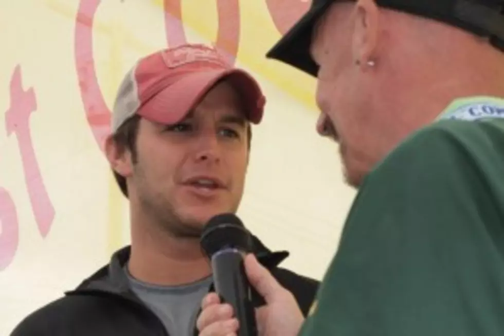 Easton Corbin on Merle Haggard and The Weirdest Thing He&#8217;s Ever Signed &#8211; Live at Frog Fest 2012