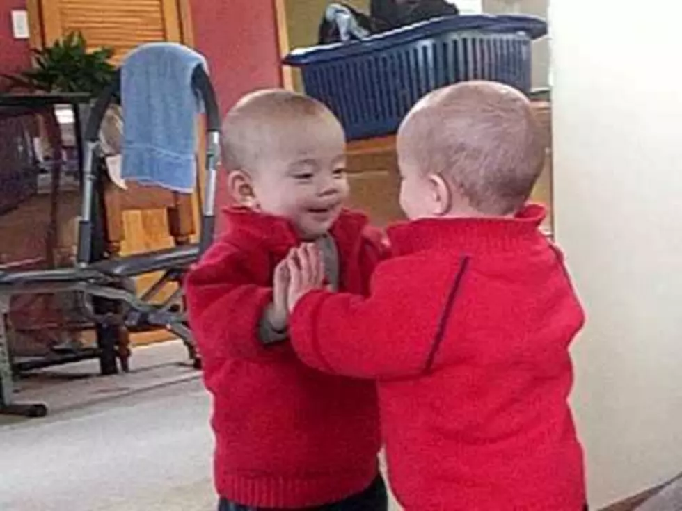 &#8216;Cute Kid&#8217; of the Day Finds Friend in the Mirror [VIDEO]