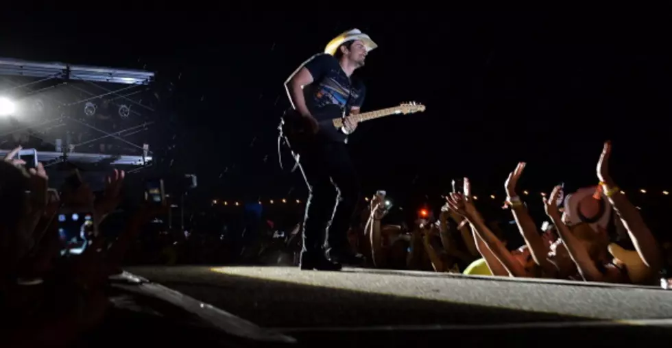 Brad Paisley Plays ‘Dead Flowers’ With The Rolling Stones in Philadelphia [VIDEO]