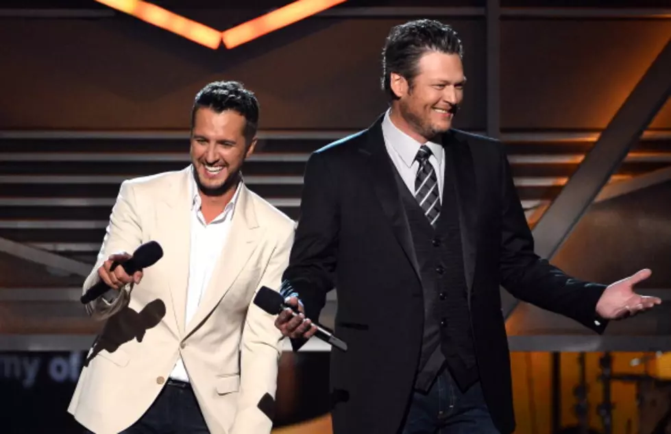 Blake Shelton and Luke Bryan Take Shots at Justin Bieber, Brittany Spears and Themselves For a Selife at ACM Awards – [WATCH]