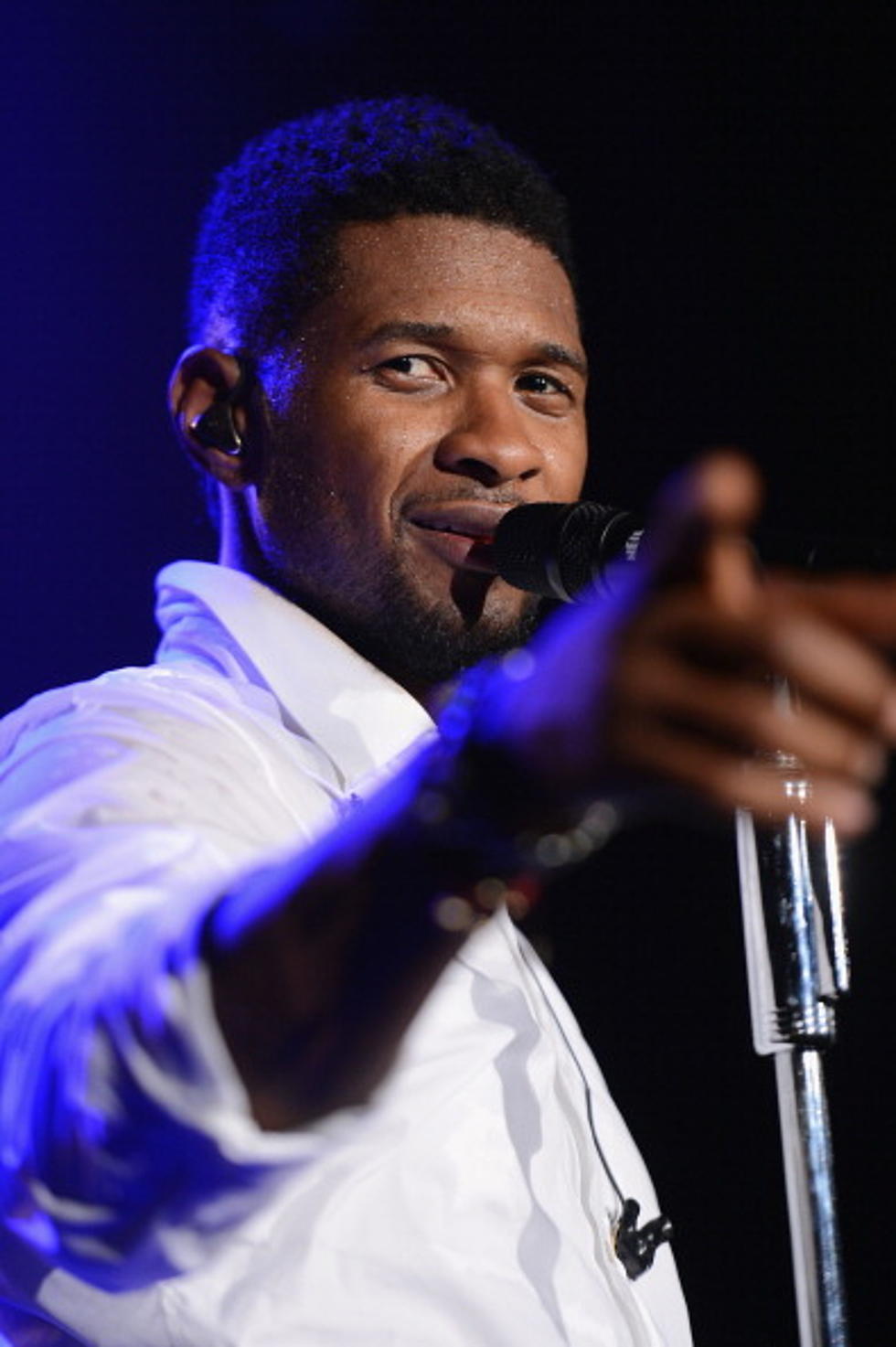 As Promised Usher Posts Photo of Himself Cooking Eggs In His Underwear