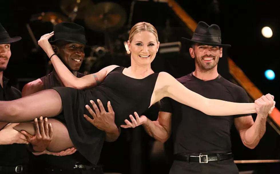 Jennifer Nettles Makes Her Broadway Debut in Chicago [VIDEO + PHOTOS]